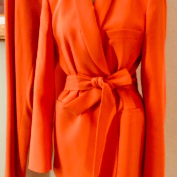 BELTED TUXEDO COLLAR BLAZER
WITH MATCHING PANTS SIZE L
LI ORANGE
REF. 2551/187 - Picture 11 of 11